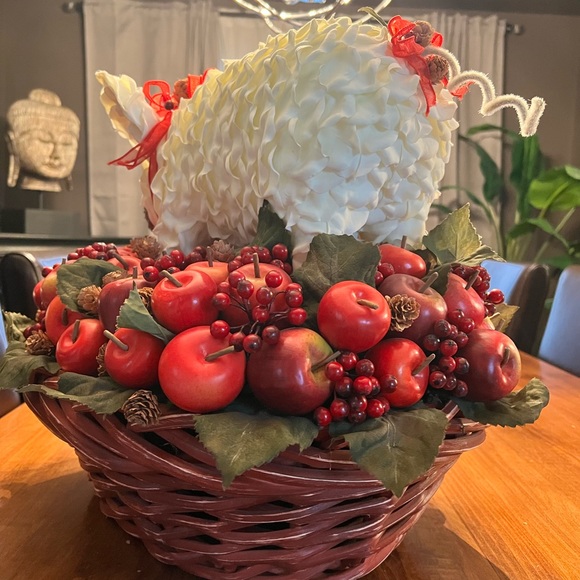 Vintage XL Artisan Rose Petal Christmas Pig in festive basket Faux Floral - Picture 7 of 16